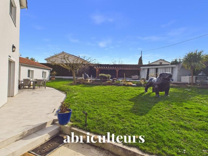 Image No.8-4 Bed House for sale