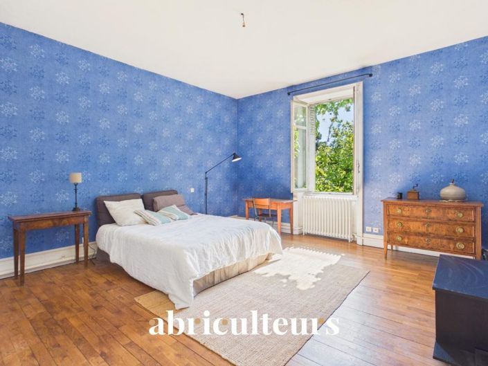 Image No.18-4 Bed House for sale