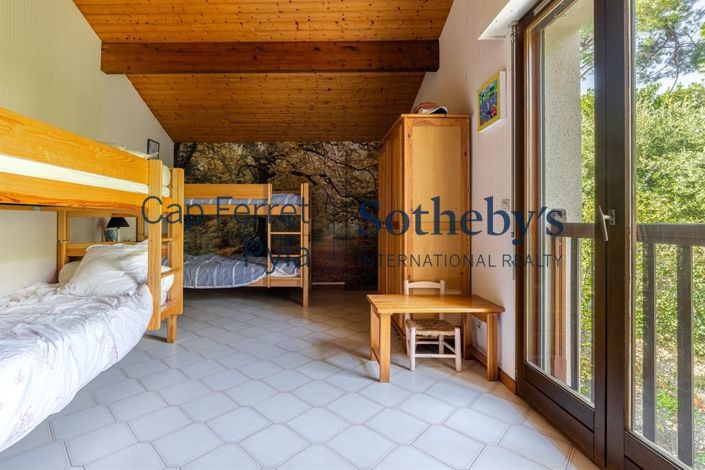 Image No.16-6 Bed House for sale