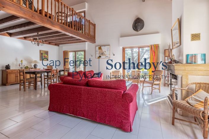 Image No.7-6 Bed House for sale