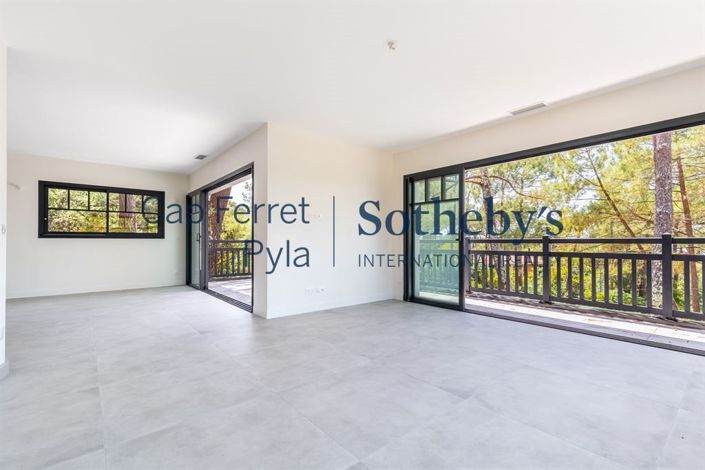 Image No.6-7 Bed Property for sale