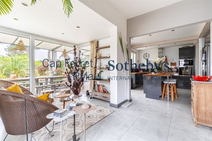 Image No.8-7 Bed House for sale