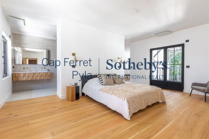 Image No.16-5 Bed House for sale