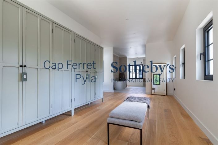Image No.17-5 Bed House for sale