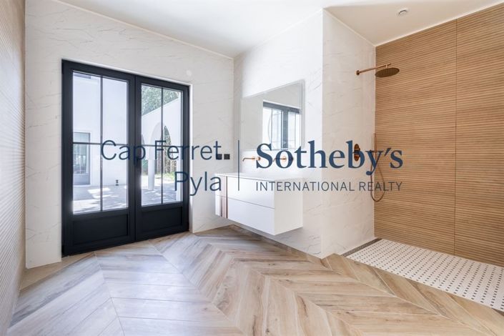 Image No.19-5 Bed House for sale