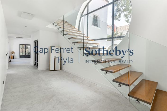 Image No.9-5 Bed House for sale