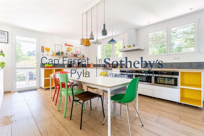 Image No.8-4 Bed House for sale