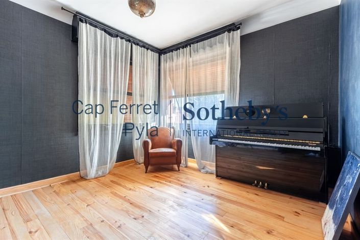 Image No.18-4 Bed House for sale