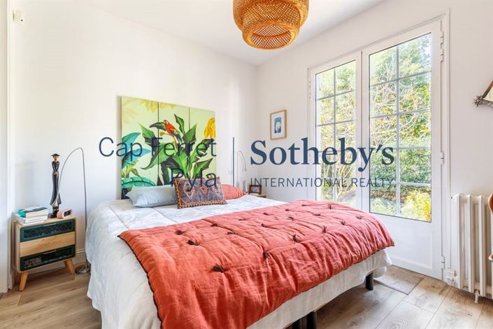 Image No.9-6 Bed House for sale
