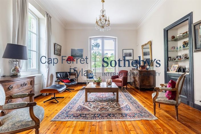 Image No.10-6 Bed House for sale