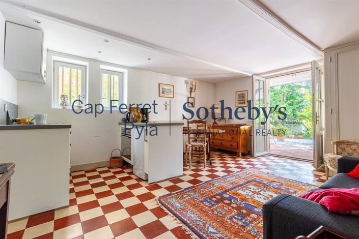 Image No.16-6 Bed House for sale