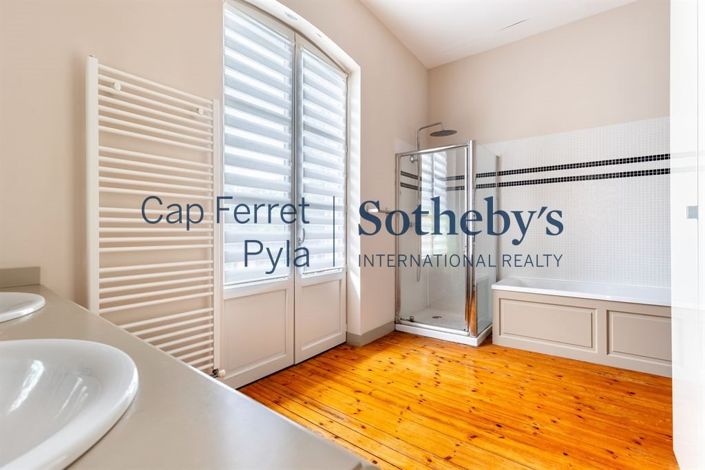 Image No.17-6 Bed House for sale