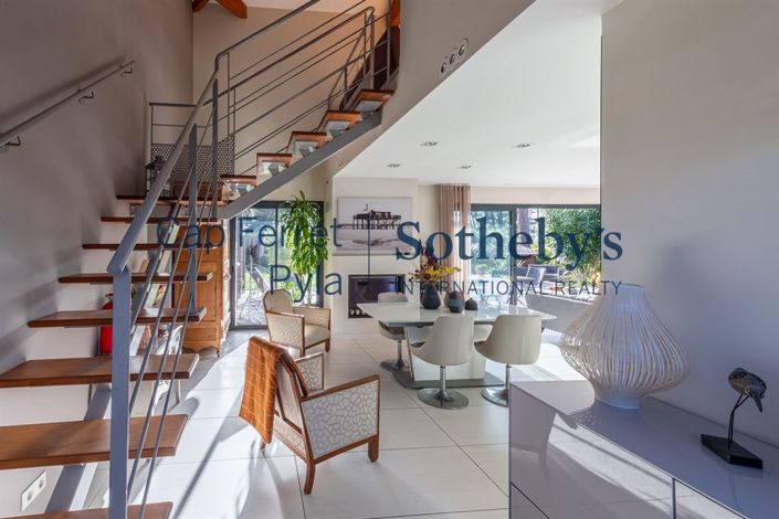 Image No.12-5 Bed House for sale