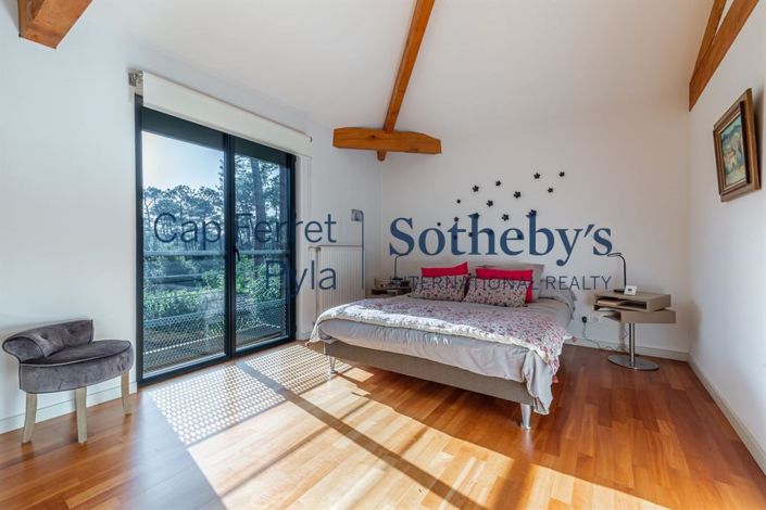 Image No.18-5 Bed House for sale