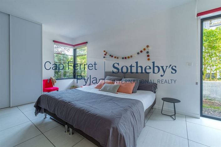 Image No.19-5 Bed House for sale