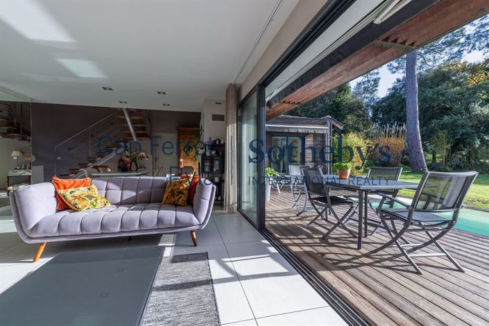 Image No.7-5 Bed House for sale