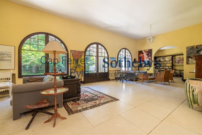 Image No.10-5 Bed House for sale