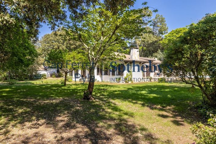 Image No.8-5 Bed House for sale
