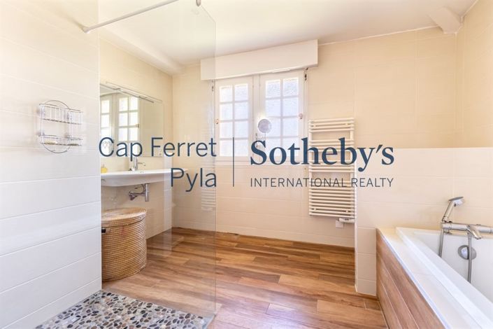 Image No.9-4 Bed House for sale
