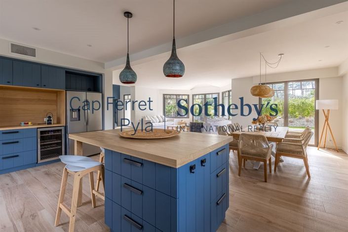 Image No.16-5 Bed Property for sale