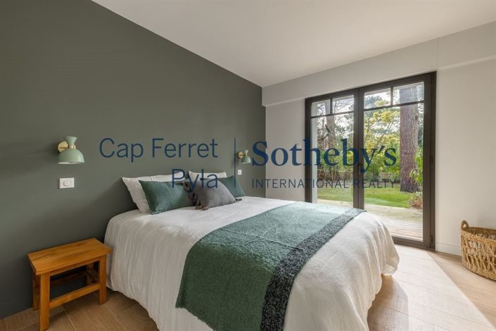 Image No.17-5 Bed Property for sale