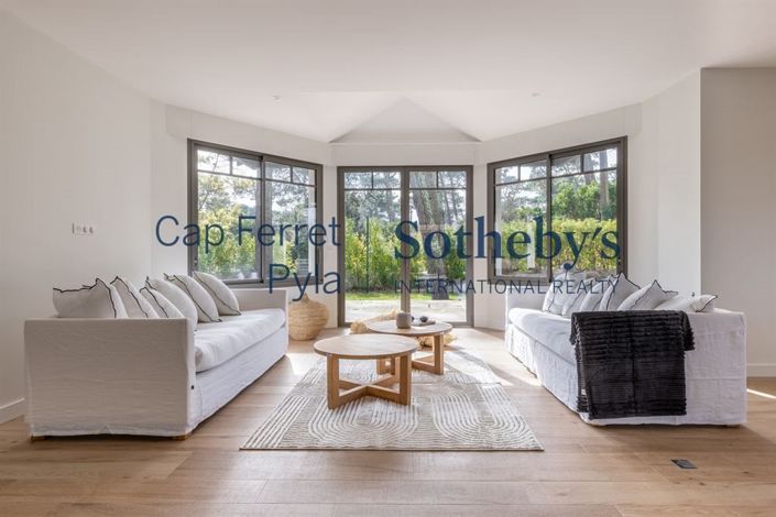 Image No.7-5 Bed Property for sale