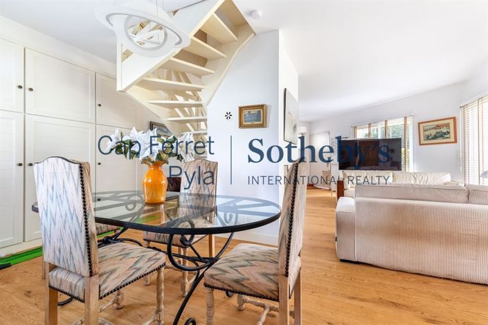 Image No.8-4 Bed House for sale
