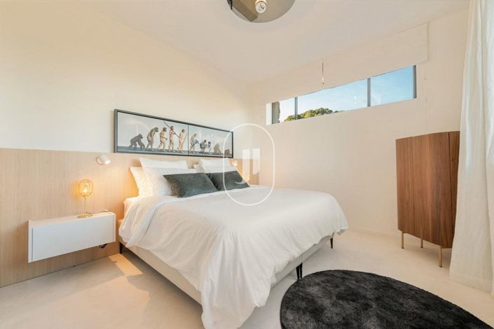 Image No.13-6 Bed House for sale