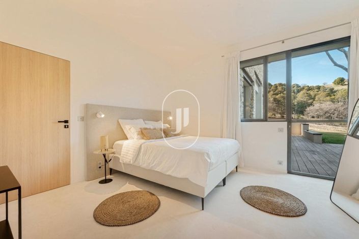 Image No.14-6 Bed House for sale