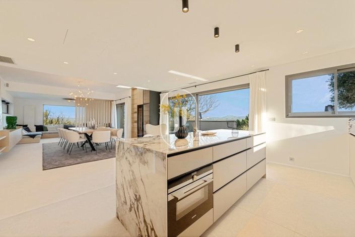 Image No.6-6 Bed House for sale