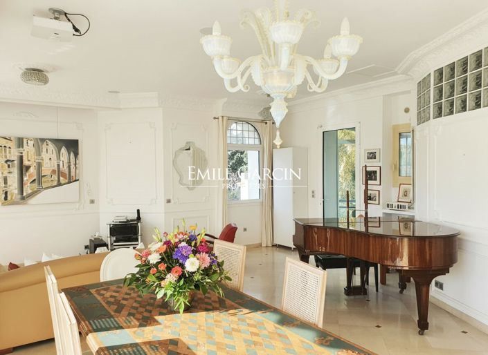 Image No.4-6 Bed Property for sale