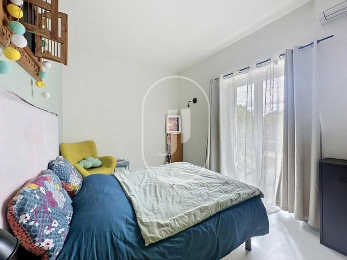Image No.5-2 Bed House for sale