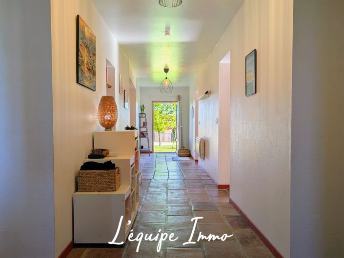 Image No.9-5 Bed House for sale