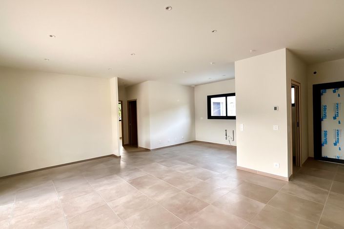 Image No.6-4 Bed House for sale
