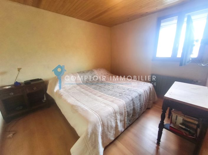 Image No.8-6 Bed House for sale