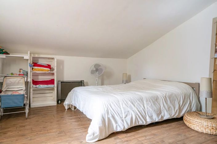Image No.17-4 Bed House for sale