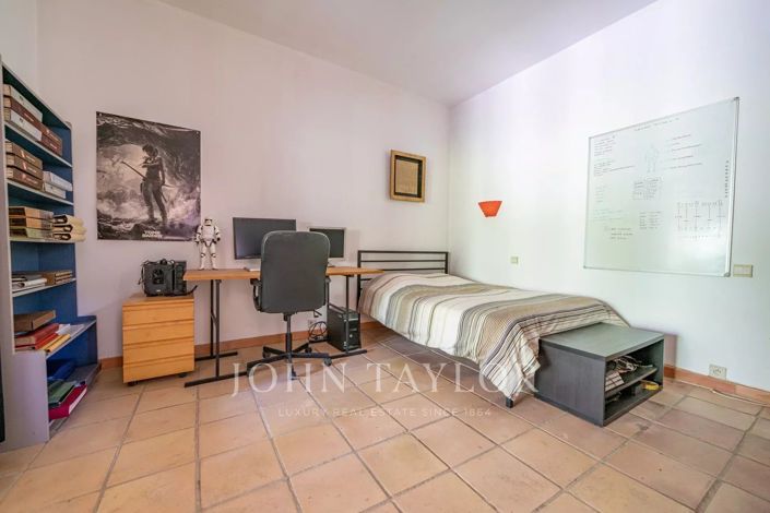 Image No.18-4 Bed House for sale