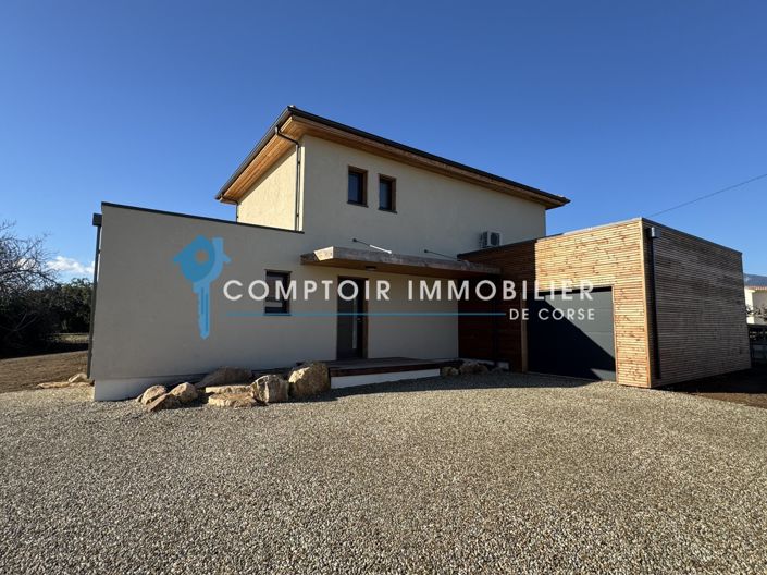 Image No.2-4 Bed House for sale