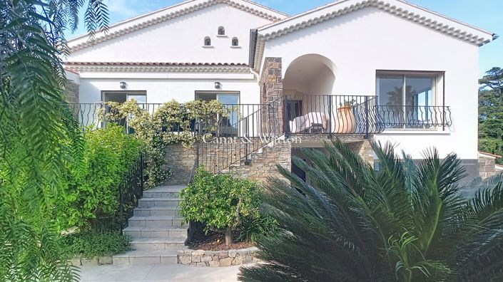 Image No.5-Propriété de 7 chambres à vendre à Saint-Raphael