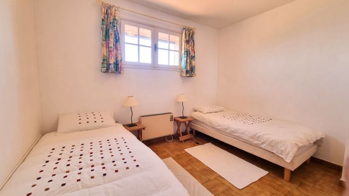 Image No.10-3 Bed Property for sale