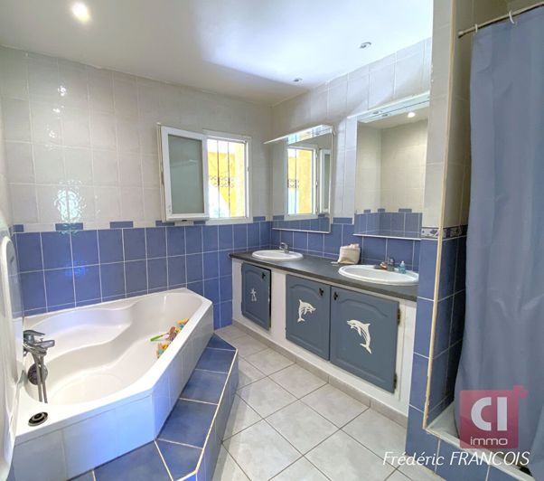 Image No.8-3 Bed House for sale