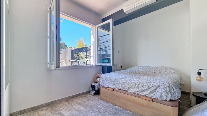 Image No.17-3 Bed House for sale
