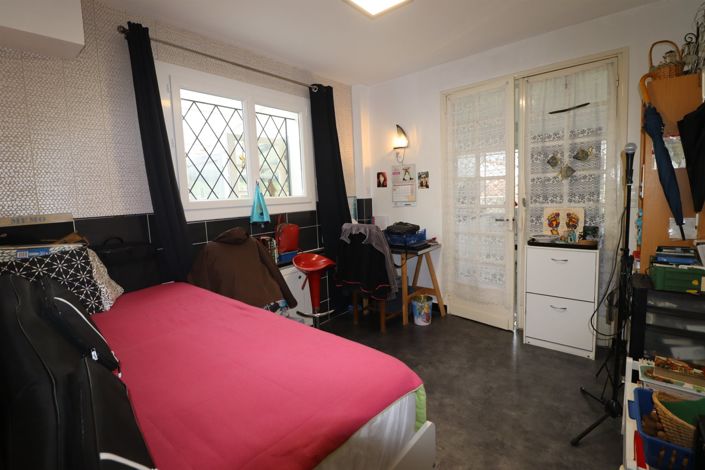 Image No.12-3 Bed House for sale