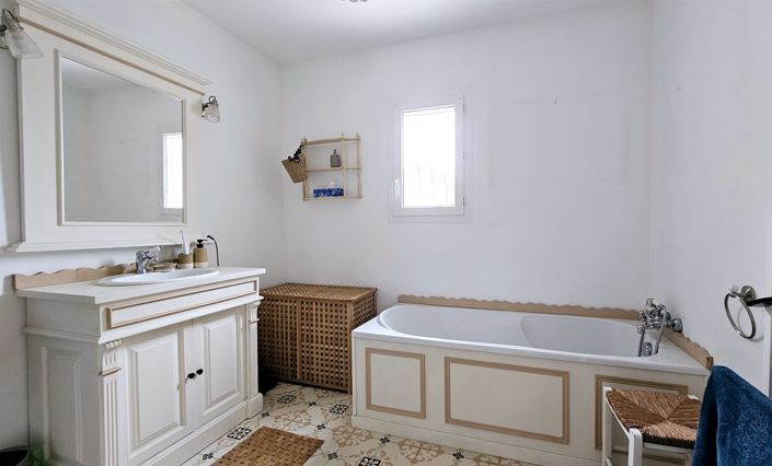 Image No.15-3 Bed House for sale