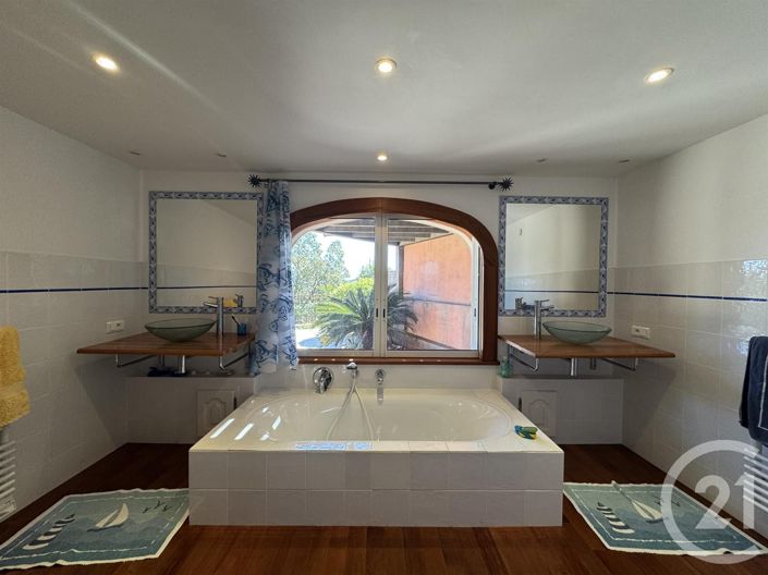 Image No.12-3 Bed House for sale