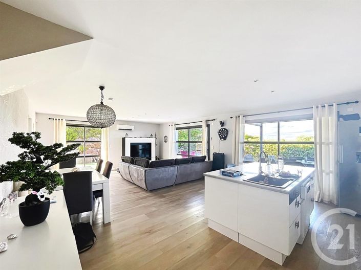 Image No.2-4 Bed House for sale