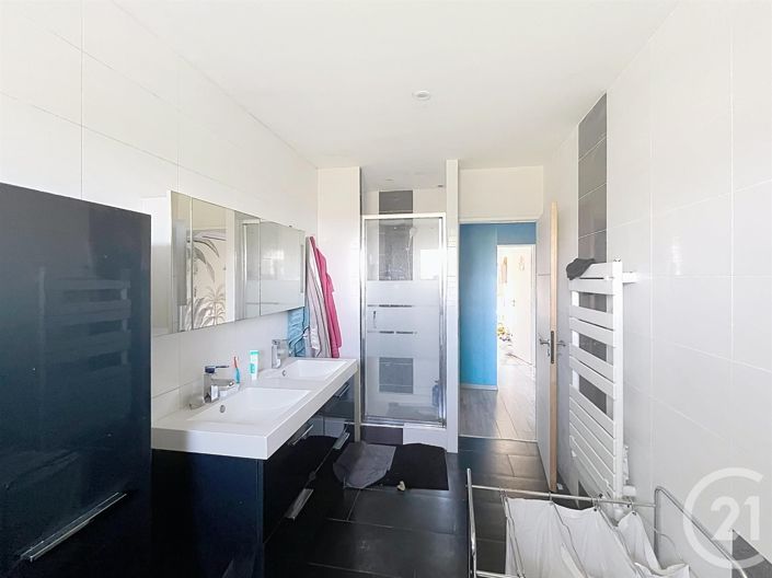Image No.9-4 Bed House for sale