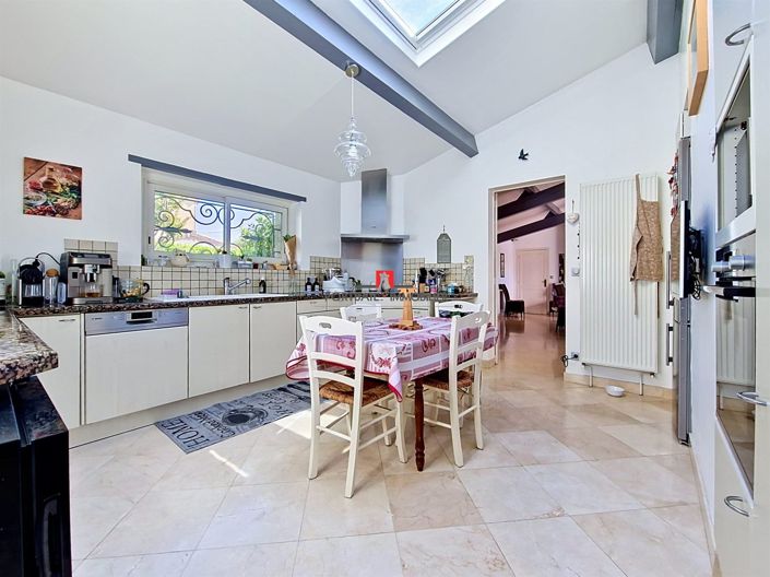 Image No.9-4 Bed House for sale