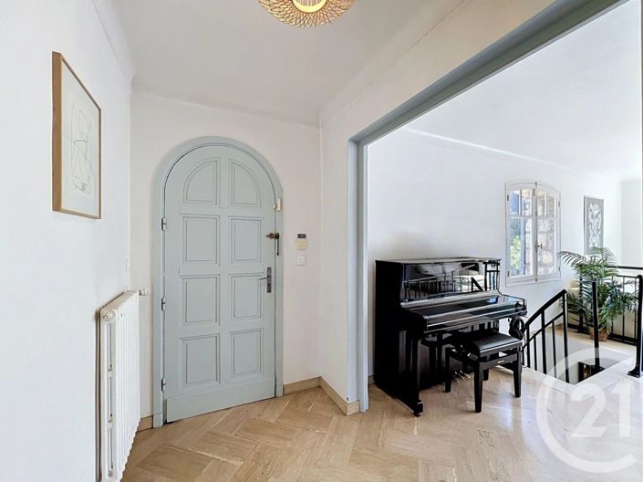 Image No.11-5 Bed House for sale