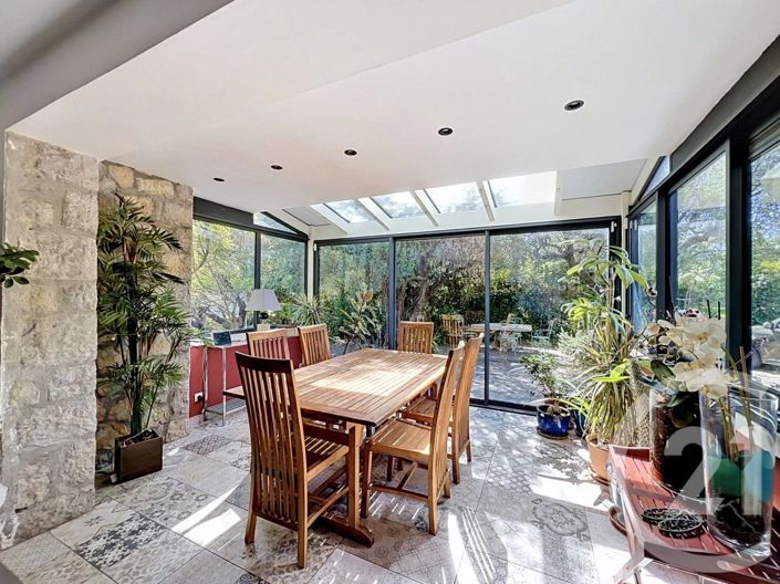 Image No.6-5 Bed House for sale